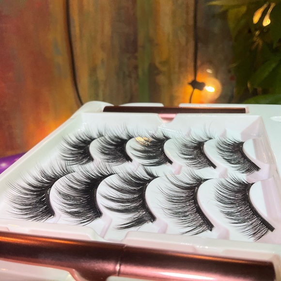 Magnetic eyelashes/EyeLiner Kit with tweezers, 5 Beauty Styles, Black - Picture 2 of 6